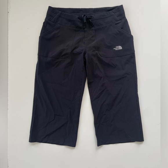 The North Face Women's Black TNF Apex Capris Wide Leg Cropped Size Medium - Picture 1 of 9
